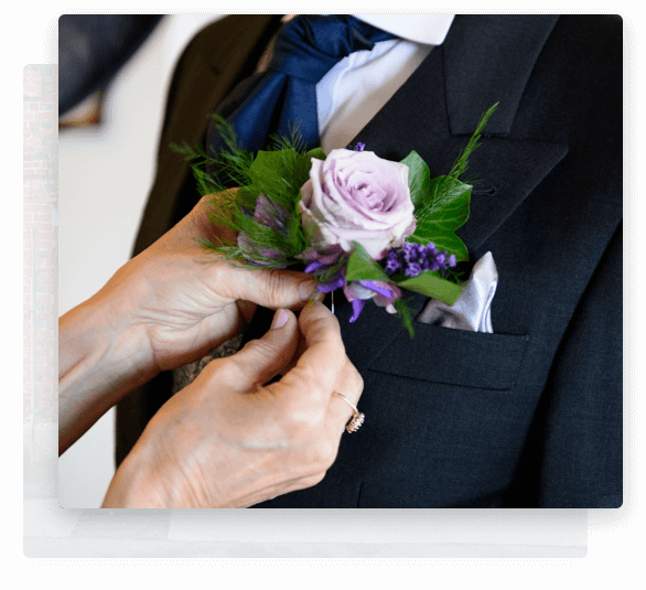 wedding florist hampshire providing wedding flowers for a ceremony. 